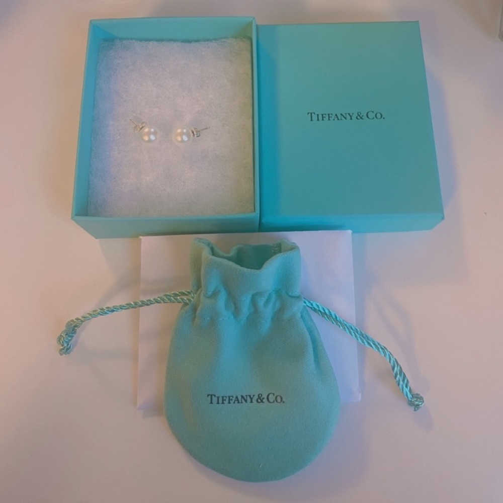 Tiffany pearl earrings